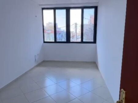 Qera | Ambjent Biznesi | Rruga Dritan Hoxha | 1500 €/muaj