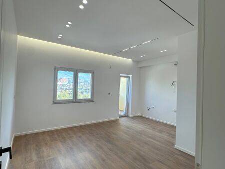 Shitet te shkolla Çajupi Pediatria