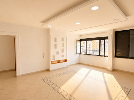JEPET ME QIRA, AMBIENT ZYRE - 165 M2, TEK BLLOKU