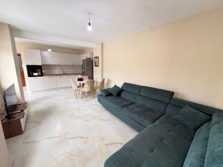 Jepet me qira – Apartament 1+1 pranë Muzeumit