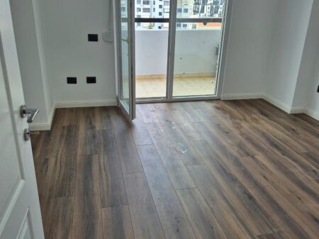 Shitet  apartament  2+1 prane Shkencave te natyres