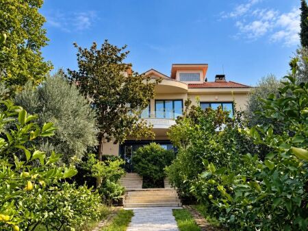 VILLA NEAR FARKË LAKE – LUXURY, SPACE AND PRIVACY!