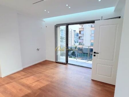 21 DHJETORI APARTAMENT PER SHITJE 1+1