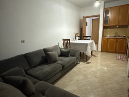 JEPET APARTAMENT ME QERA 1+1+BALLKON "PRANE OSLO BAR, UNAZA E RE" 45.000 LEKE / 494 EURO