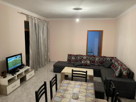 JEPET APARTAMENT ME QERA 2+1+BALLKON "RRUGA E QELQIT, KOMBINAT" 45.000 LEKE /494 EURO