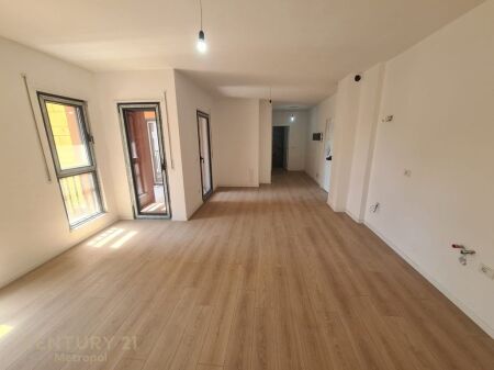APARTMENT 2+1 NEAR THE RED SCHOOL!