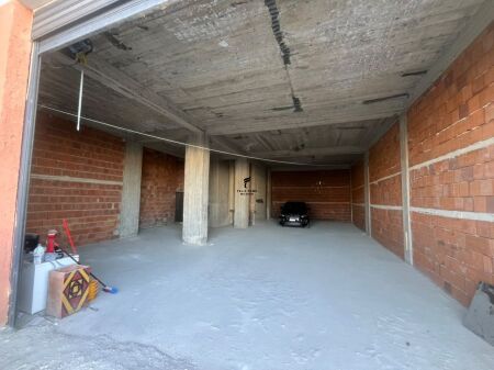 WAREHOUSE FOR RENT 260M2 CASA ITALIA 150,000 LEKE  FH-98175