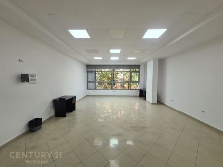 ZYRE 140M2 TEK RRUGA E KAVAJES!