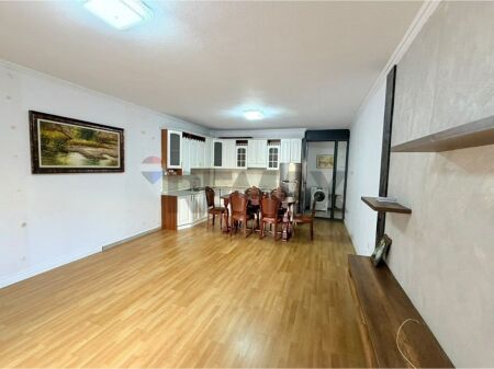 Apartment 3+1+2 for sale at the Commune of Paris