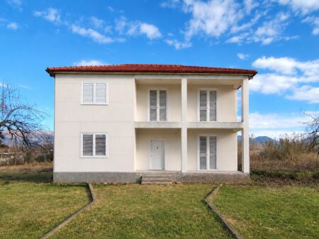 SHTËPI NË SHITJE ME TRUALL 2.700 m² – PRONË PLOTËSISHT E LEGALIZUAR