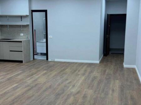 🏢 JEPET ME QIRA ZYRË | QENDËR, PËRBALLË TOPTANI 🔑