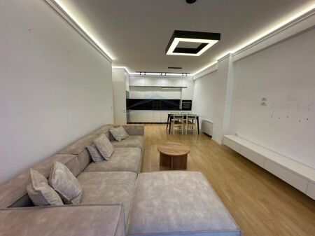 Qira,Apartament 3+1+2 +parkim,Rruga e Kosovarëve,Tiranë.