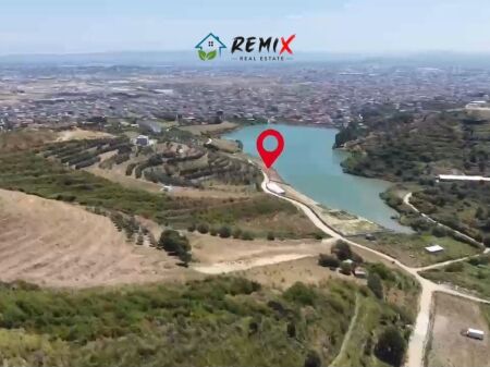 OKAZION! TOKË 3,000 m² BUZË REZERVUARIT 