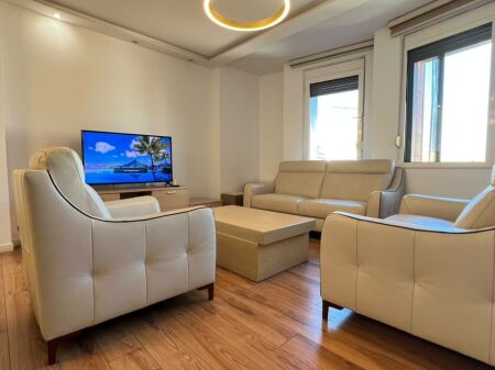 APARTAMENT 2+1 ME QIRA TE TOPTANI CENTER – TIRANË