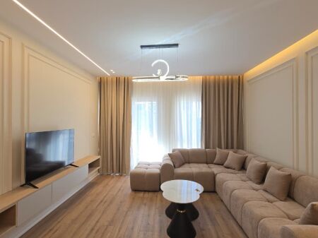 Jepet apartament 2+1+2 me qira tek Zogu i Zi .