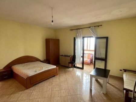 GARSONIERE 18,000 LEKE VILAT GJERMANE