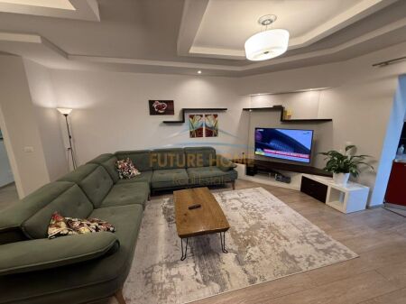 Shitet Apartament 2+1 Komuna Parisit