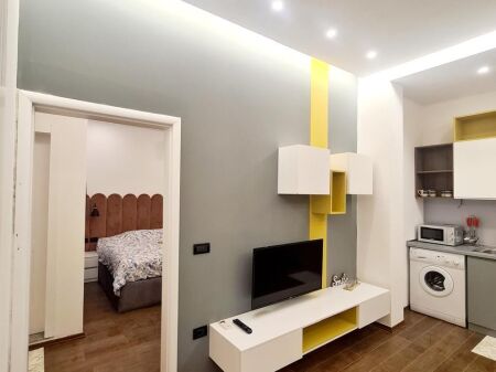 Apartament 1+1 modern me qira te Ish Ekspozita, te Kafe Merlin Monroe