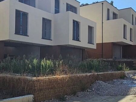 🏡✨ SHITET VILË | ROSE GARDEN, LIQENI I FARKËS 🌿