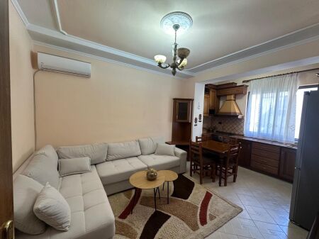 🏢Nella zona di 5 Maj, si affitta un appartamento 2+1 arredato. 50.000 Leke