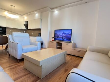 APARTAMENT 2+1 ME QIRA TE TOPTANI CENTER