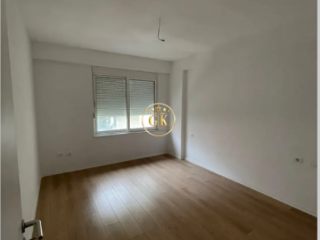 SHITET APARTAMENT 1+1 ME BALLKON – DURRËS PLAZH, PRANË FLORIDA