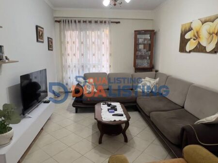 Shitet apartament 2+1 tek Fresku .