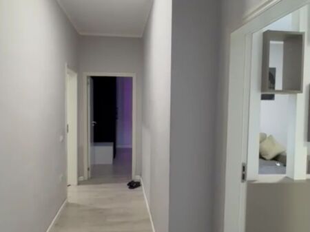 Shitet apartament 1+1 tek Rruga Siri Kodra