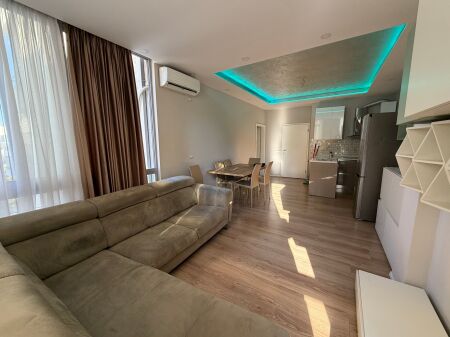 🏢 APPARTAMENTO IN VENDITA 2+1 A LIQENI I THATË  In una delle zone più esclusive e richieste di Tirana, di fronte all'hotel Radisson 📍 Liqeni I thate  💰 Prezzo 250,000 Euro