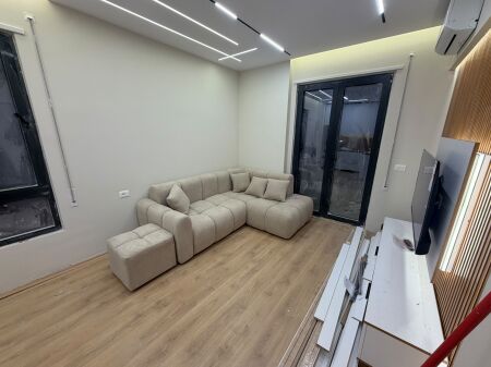  Shitet apartament 2+1   Rruga 5 Maji, Tiranë  Sipërfaqe totale: 96.74 m²  Kati 2, pallat i ri i vitit 2026  Me 2 ashensorë  Dorëzohet totalisht i mobiluar, me mobilim cilësor dhe luksoz  Mundësi blerjeje me kredi bankare vetëm nëpërmjet Credins Bank  Çmimi: 170,000 €