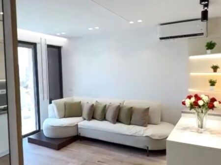 Rruga e Dibres,prane Viles Gold jepet me qera apartament 2+1,i mobiluar.1,000 Euro