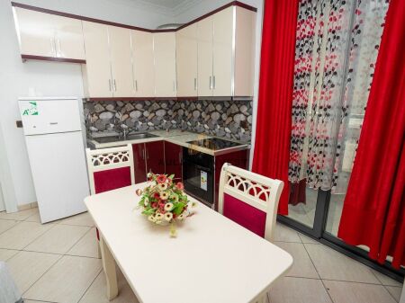 STUDIO ME QERA AFATGJATE LUNGOMARE-VLORE.