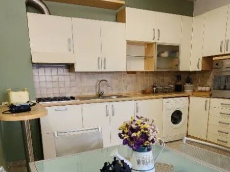 Jepet apartament 1+1 tek Pazari i Ri .