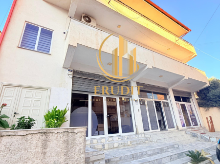 EKSKLUZIVE – SHITET VILË ME FUNKSION BANIMI DHE SHËRBIMI NË VLORË, PRANË BANKËS TIRANA