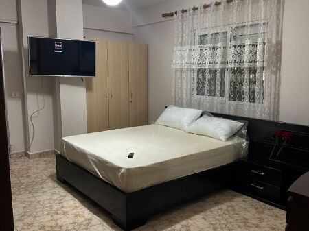 Appartamento 2+1 in affitto – Laprakë, Tirana (90.000 lek) ospita 7-8 persone