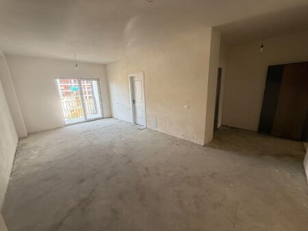 Shitet super apartment 1+1+Garazh. Paskuqan.