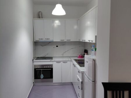 APARTAMENT 1+1 ME QERA RROTA E KUQE