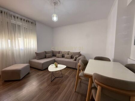 Jepet me qira apartament 2+1 te Fakulteti i Shkencave.