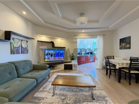 Apartament - Për Shitje - Rruga Bilal Golemi, Tiranë