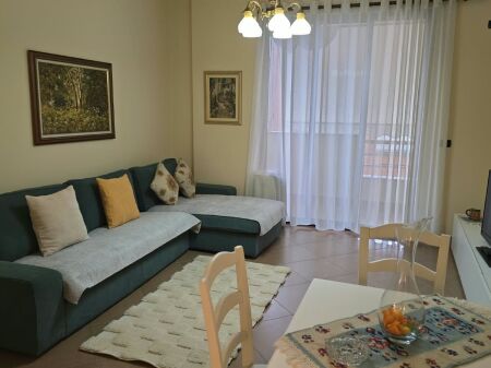 Jepet me qira apartament 1+1