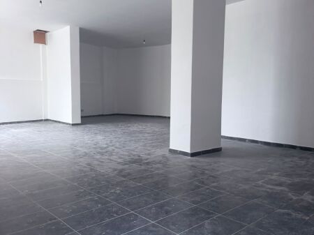  LOCALE COMMERCIALE IN AFFITTO – GIARDINO BOTANICO-1,200 Euro