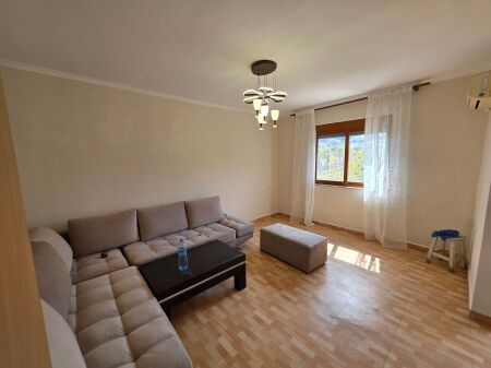 Pran Rrugës Irfan Tomini Shitet Apartament 1+1