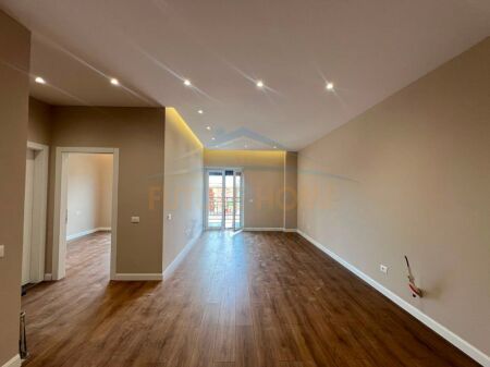 Shitet, Apartament 1+1, Rezidenca Porta Tirana e Re, Tiranë.