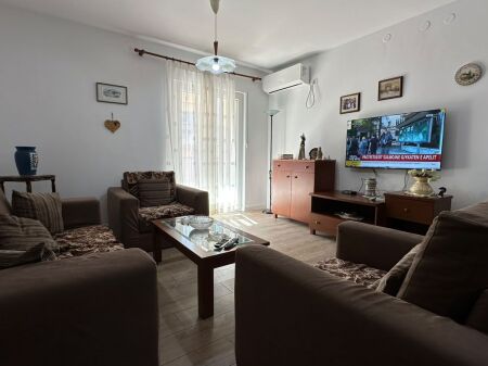 2+1 apartment for rent at Komuna e Parisit