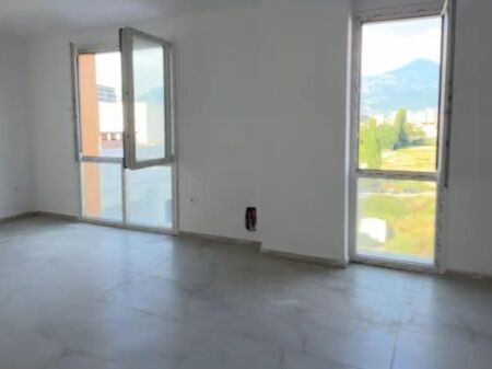 Qera | Ambjent Biznesi | Stacioni i Trenit | 600 €/muaj i Diskutueshem.