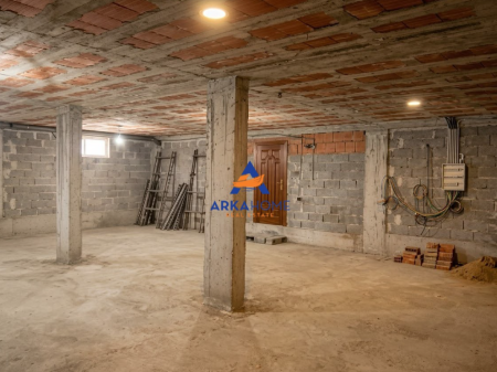 WAREHOUSE FOR RENT 125 M2 "URA INSTITUTIT" 30,000 LEKE