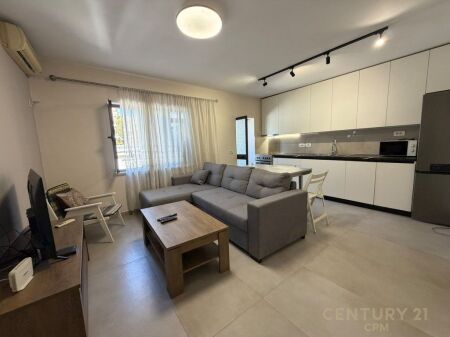 Apartament 2+1 per Qira tek Myslym Shyri 830 € /Muaj 75,000 Lekë /Muaj