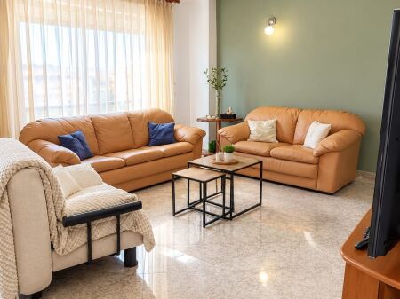# IN AFFITTO: 1+1 📍Pazari i Ri (Di fronte a Neptun) – 67.000 Lekë/Mese – Piena Esposizione al Sole 🌞 – Edificio Nuovo – 9° Piano – 90 m² || Posizione Premium a Pazari i Ri 🔥
