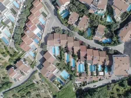 VENDESI APPARTAMENTO DUPLEX 3+1+2+PISCINA KODRA E DIELLIT 1, 525.000 EURO FH-98497