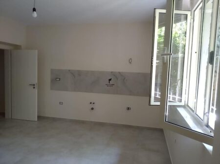 OFFICE FOR RENT 72 M2 FORMER ELECTRIC MARKET 52,000 LEKE FH-98459